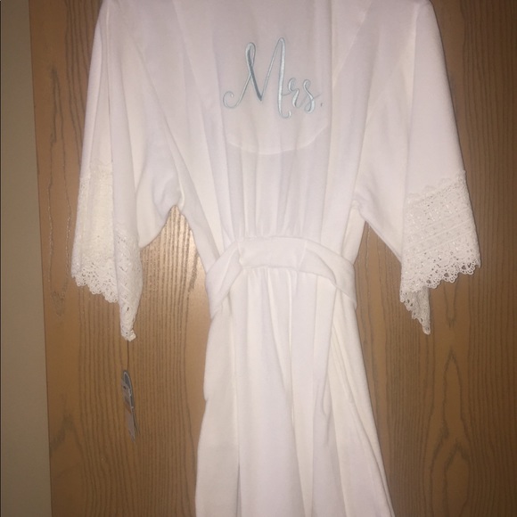 Bridal Robe - Picture 4 of 6